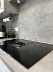 Kochinsel mit integriertem Dunstabzug